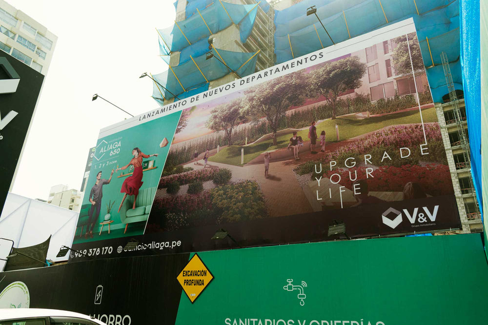 Cerco de obra impreso para proyecto inmobiliario