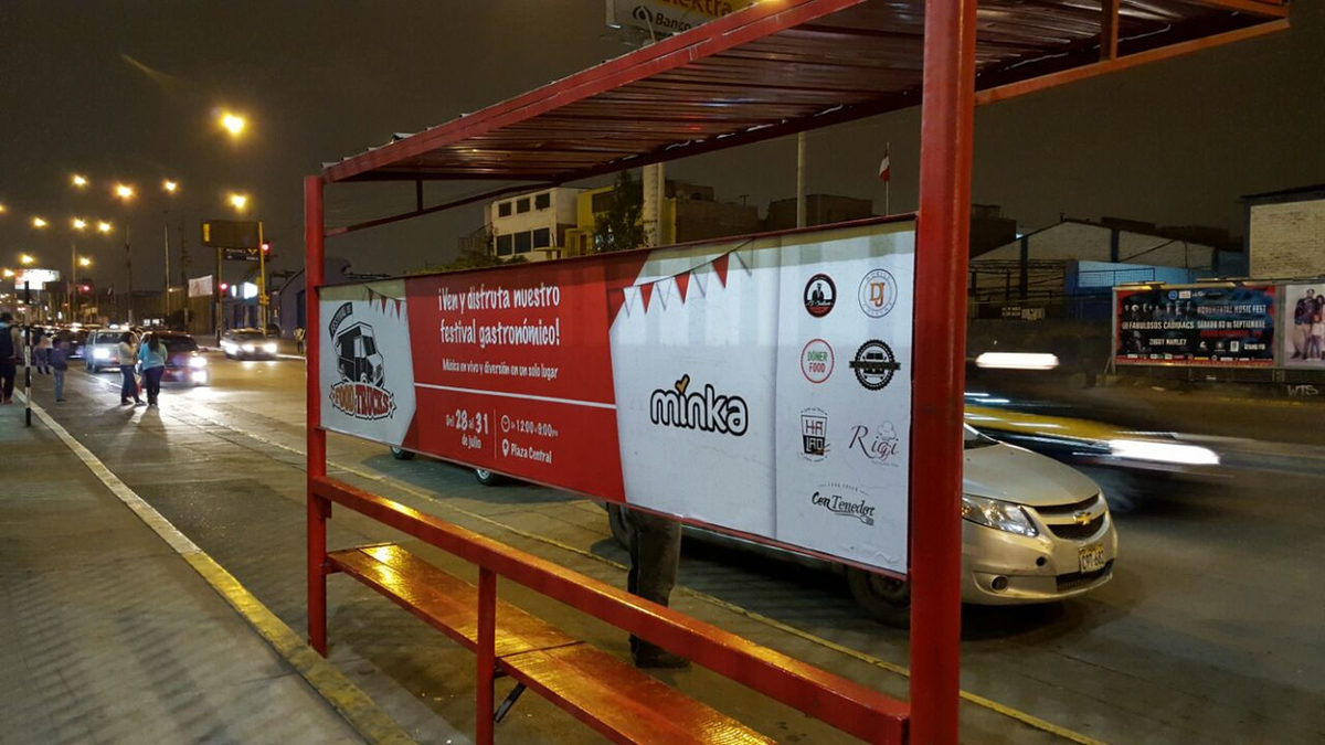 Paradero con publicidad de Minka